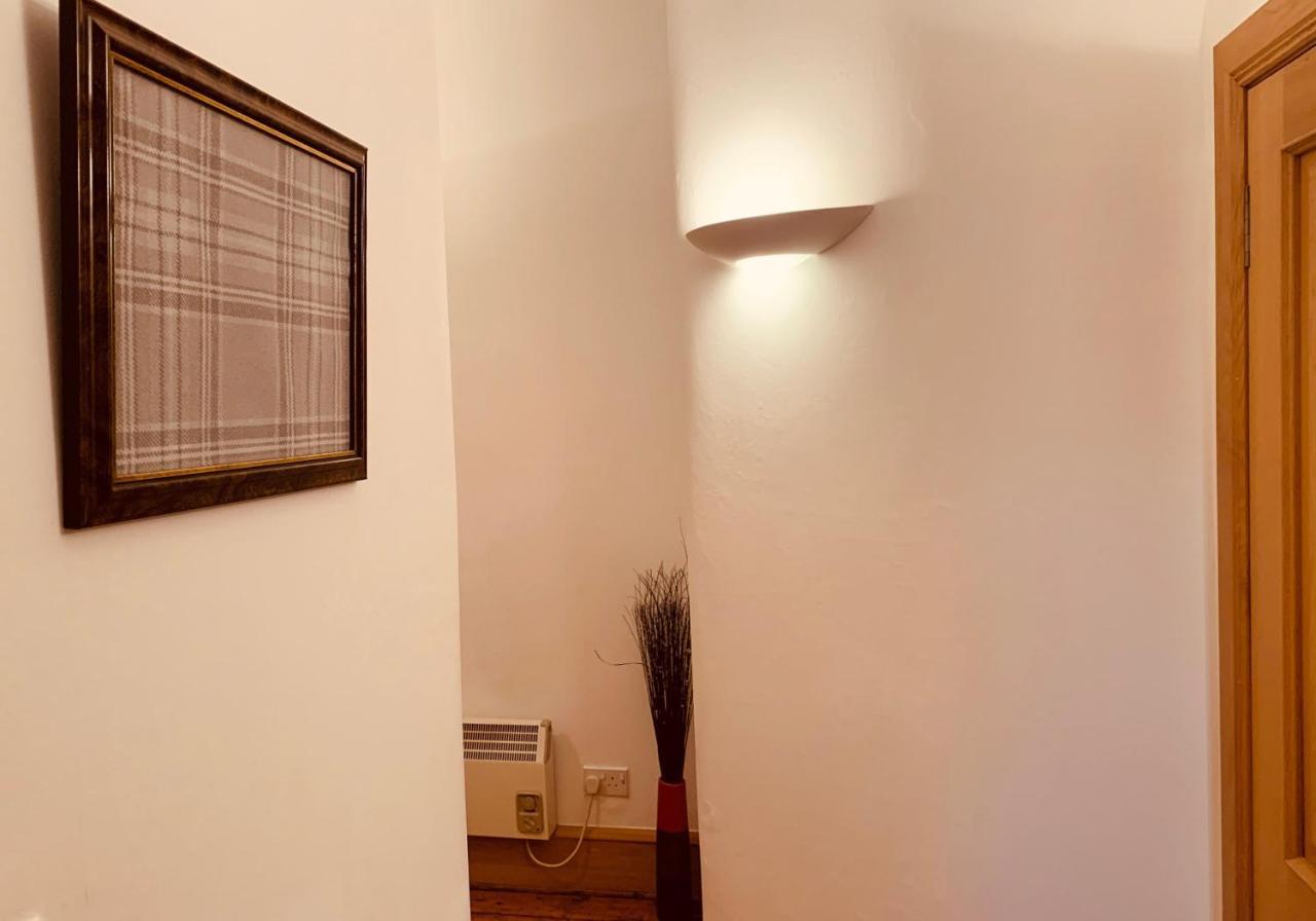 The Royal Mile Residence By Reserve Apartments Edinburgh Bagian luar foto