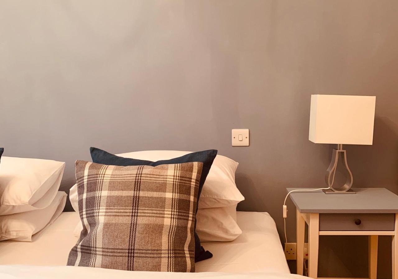 The Royal Mile Residence By Reserve Apartments Edinburgh Bagian luar foto