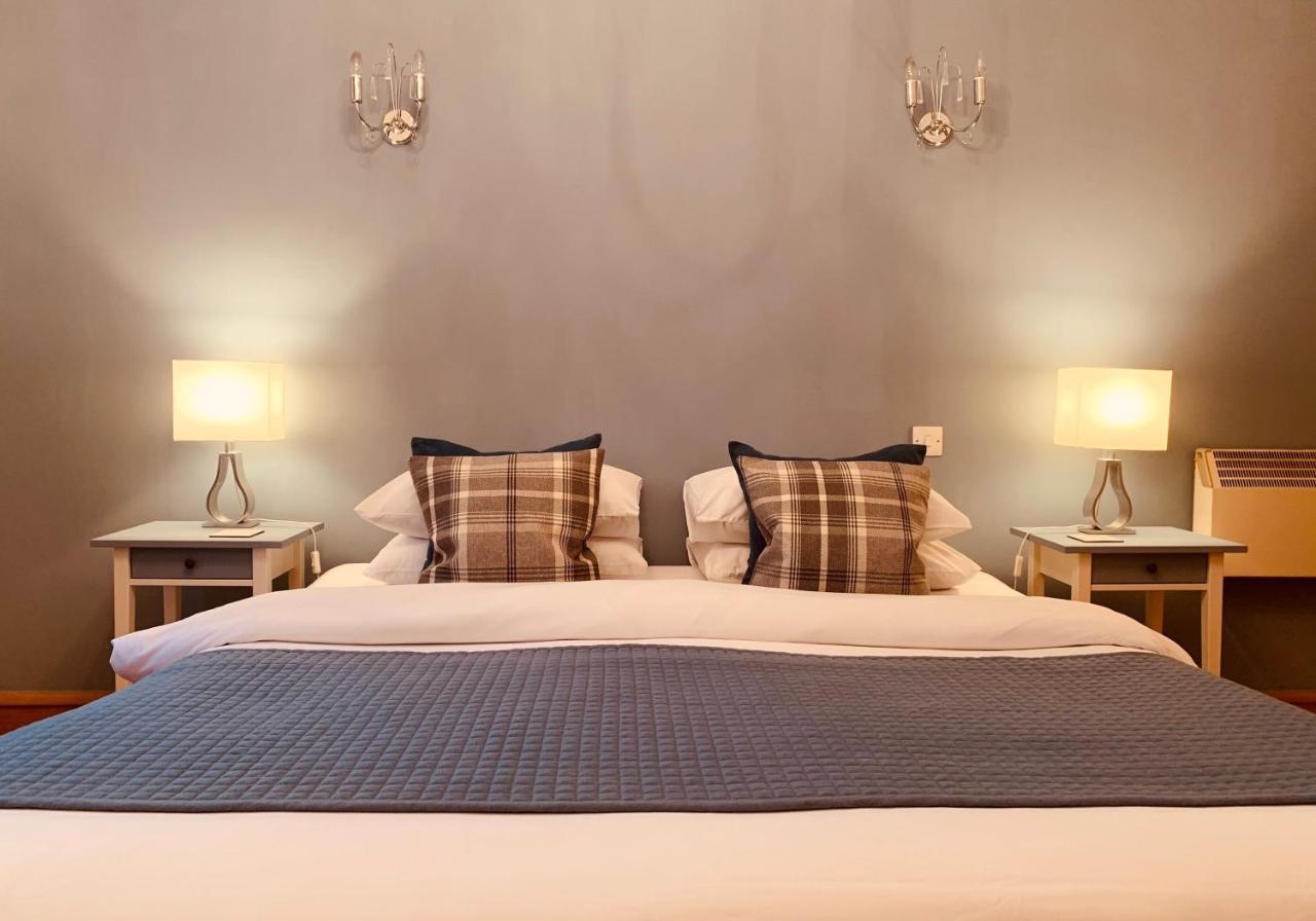 The Royal Mile Residence By Reserve Apartments Edinburgh Bagian luar foto